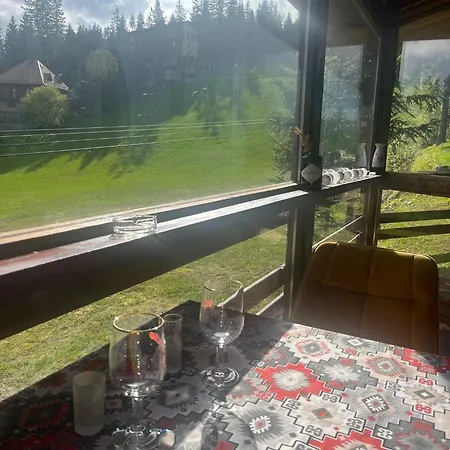 Whispering Pines Šišava