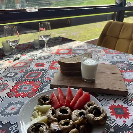 Whispering Pines Šišava