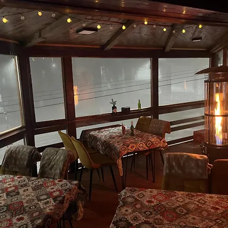 Vendégház Whispering Pines Šišava