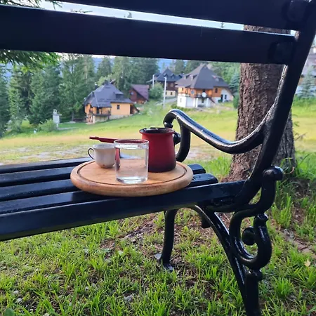 Whispering Pines Šišava