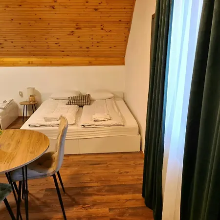 Whispering Pines 4*