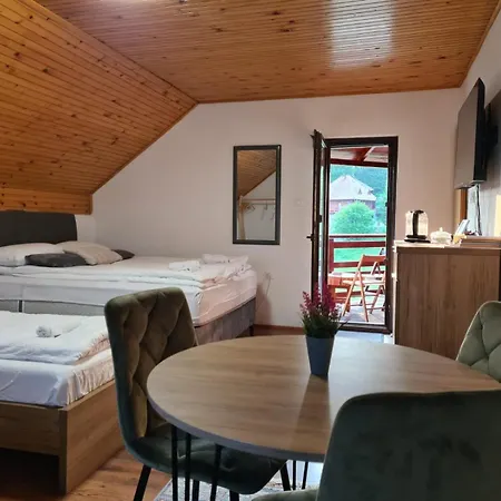 Whispering Pines Vendégház Šišava