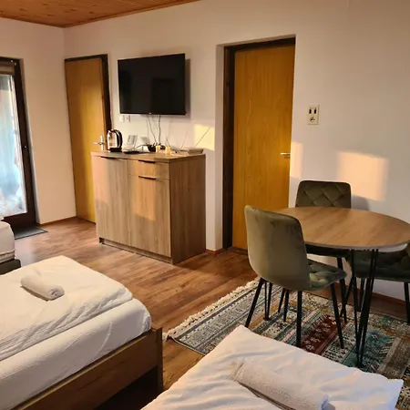 Гостевой дом Whispering Pines 4*