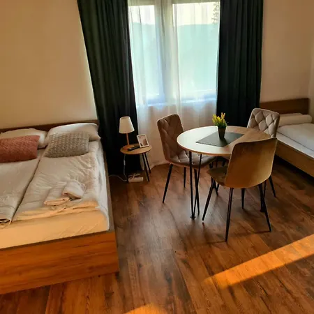 Whispering Pines Гостевой дом 4*
